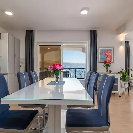 Beachfront With Parking *