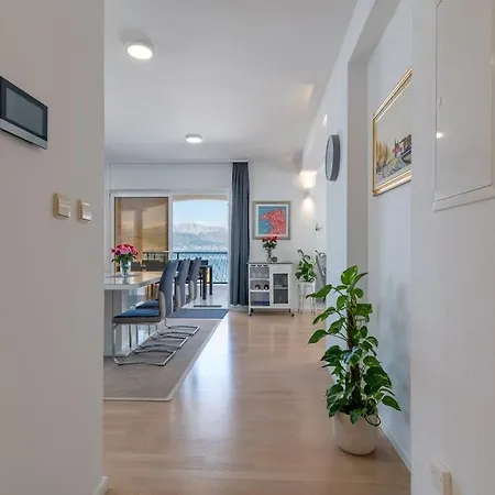 Apartman Beachfront With Parking *