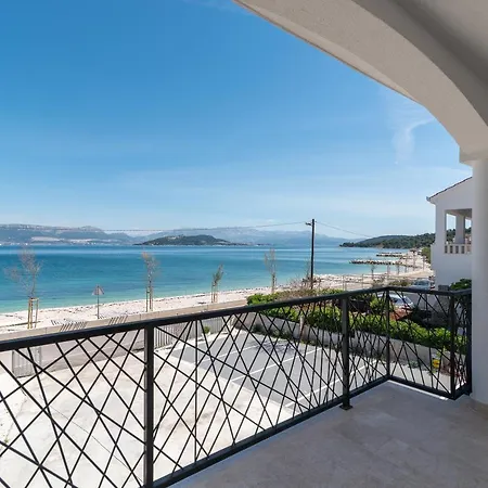 Beachfront With Parking * Slatine