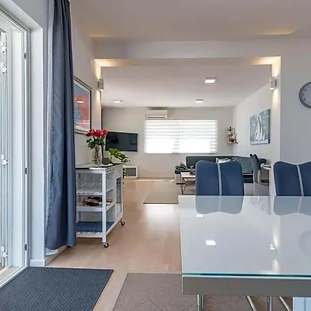 Beachfront With Parking * Slatine