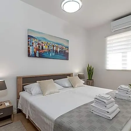 Beachfront With Parking Slatine