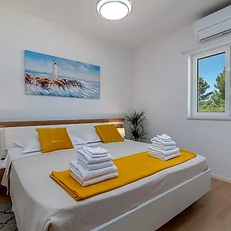Beachfront With Parking Apartament *